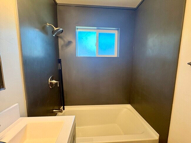 Building Photo - Great Single Story For Rent in Rio Linda CA! 3 Bedroom 1 Bathroom with large backyard