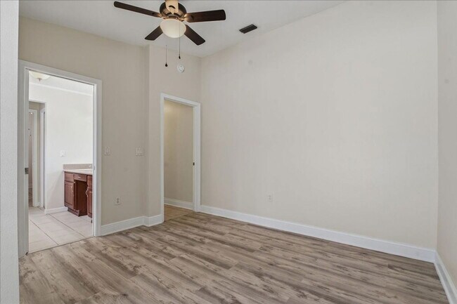 Building Photo - 525 Cullaro Ln