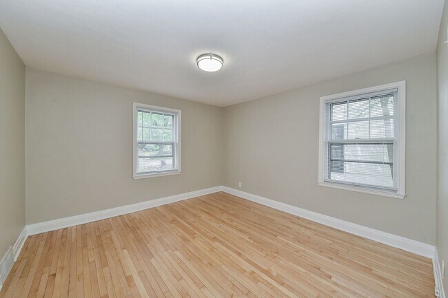 Building Photo - 536 S Main St