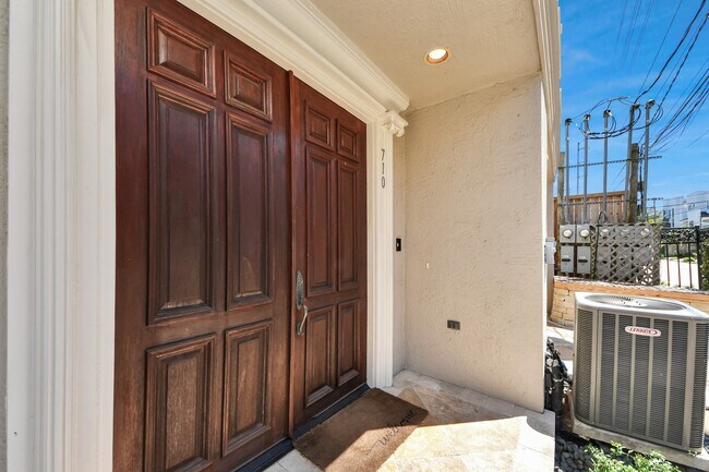 Building Photo - 710 Jackson Hill St