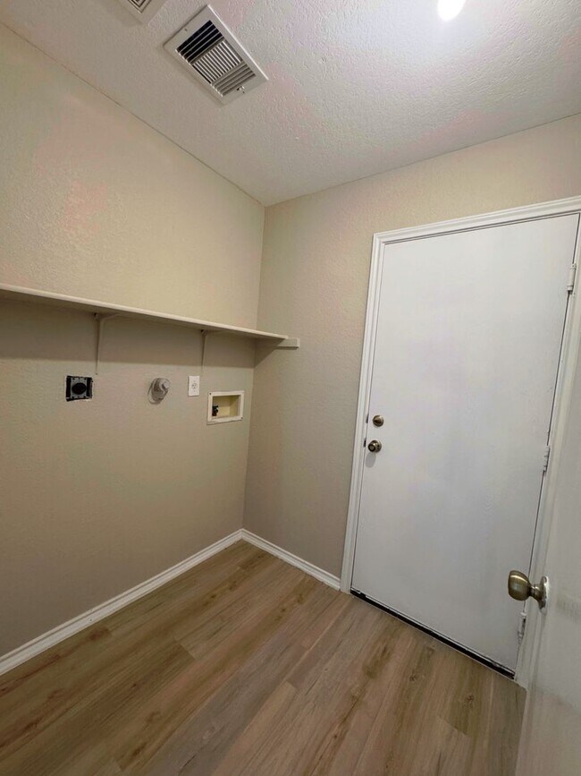 Building Photo - NEW PAINT, FLOORING, APPLIANCES & ROOF  | ...