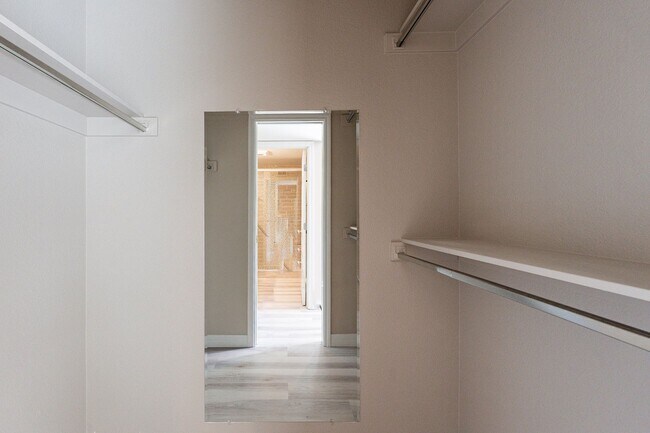 Building Photo - Modern Updated Home in Gated Community of ...