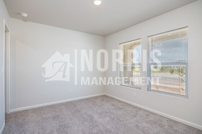 Building Photo - Large Home in Coolidge
