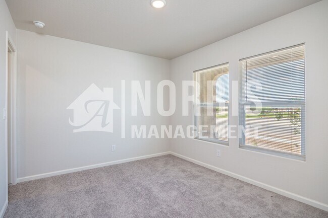 Building Photo - MOVE-IN SPECIAL: Large Home in Coolidge