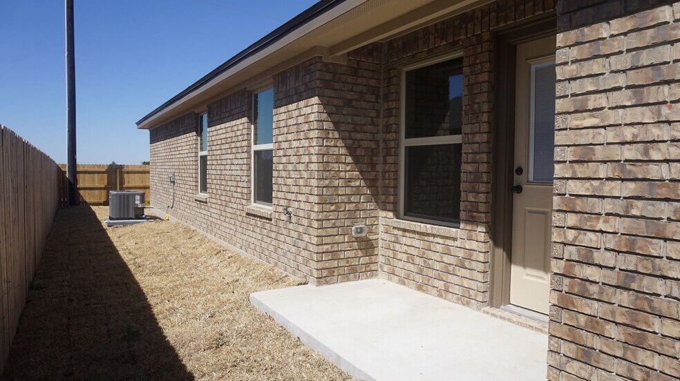 Building Photo - 506 Sladecek Dr