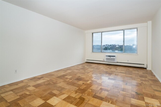 Building Photo - 125 Lake St