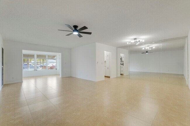 Building Photo - 1142 Cir Terrace W