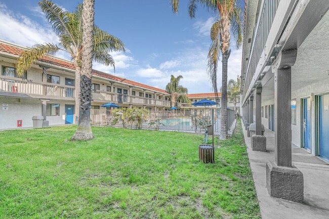Building Photo - 750 Raintree Dr