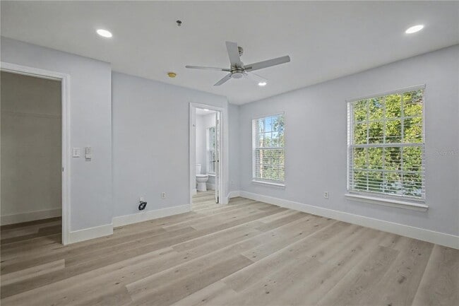 Building Photo - 1042 Waterside Dr