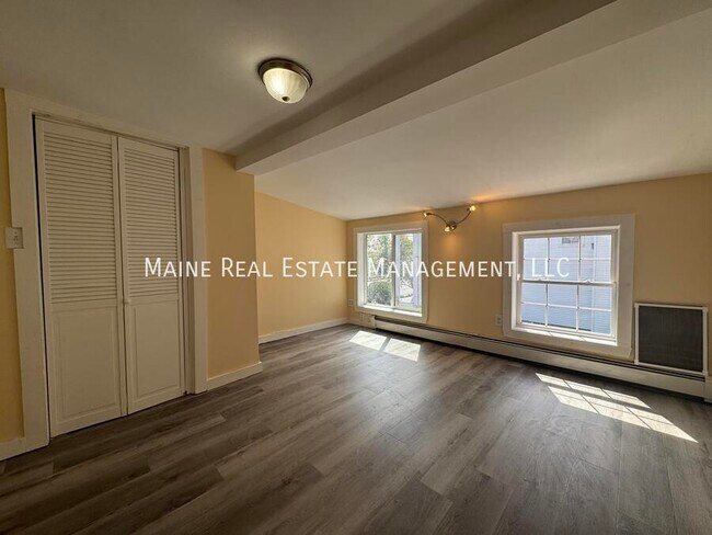 Building Photo - 206 Maine Ave