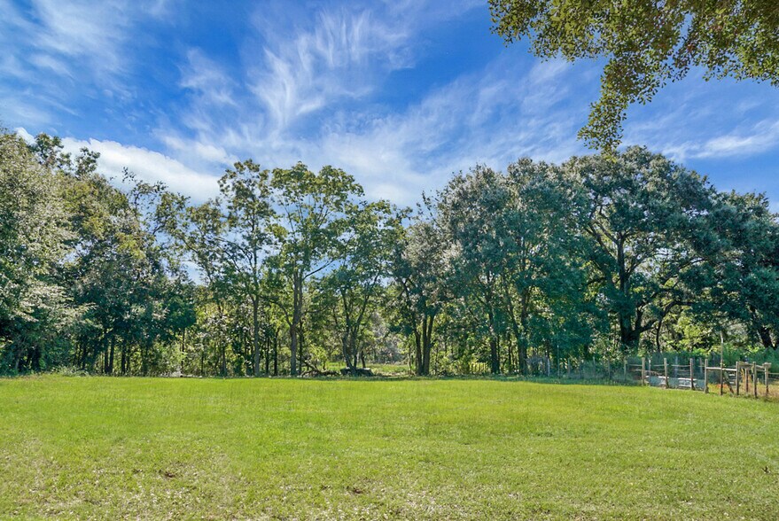 Mature oak trees shade the rear yard near the creek - 2735 Exchange Landing Rd
