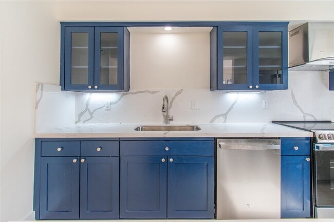 Building Photo - 5805 Valley Forge Dr