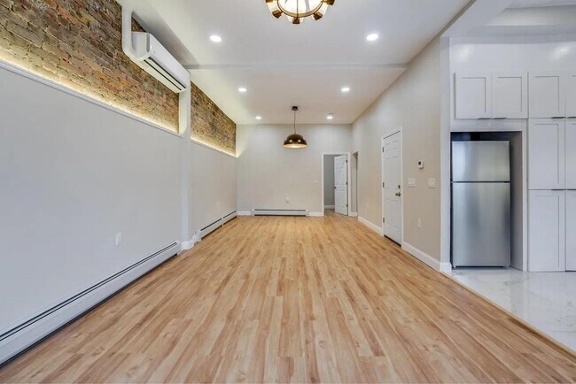 Building Photo - 3302 Palisade Ave