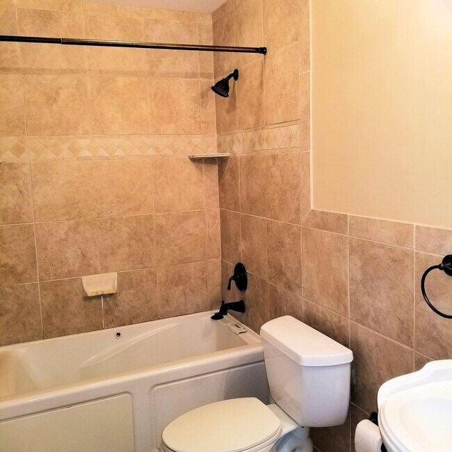 Building Photo - Maui - Remodeled one bedroom new Charlie Young Beach