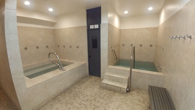 Building Photo - Partly Furnished Hawaii Kai Condo with Res...