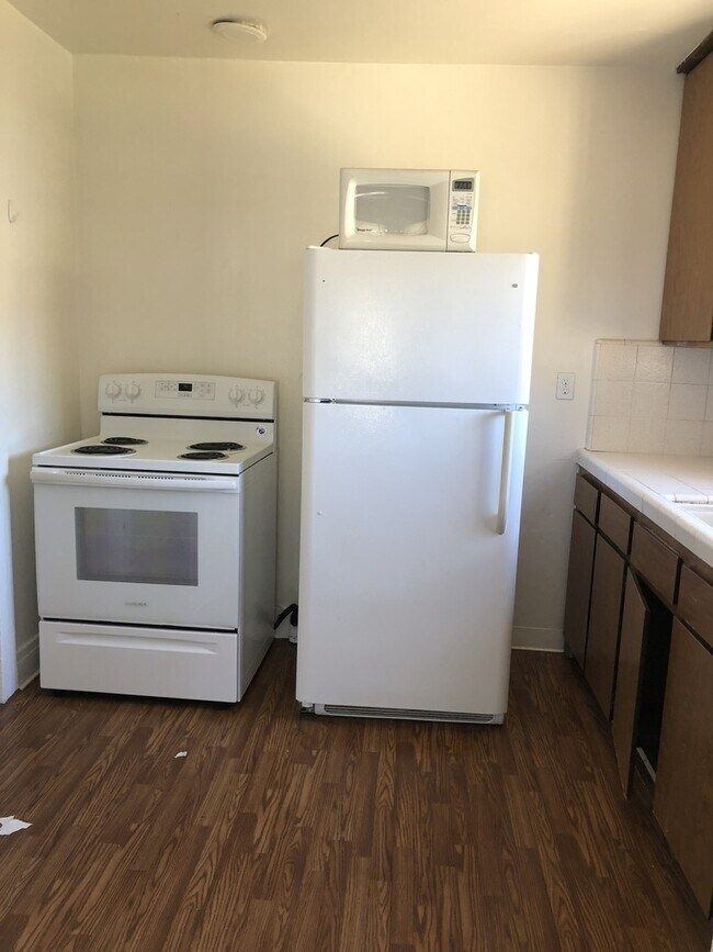 Building Photo - Three bedroom two bath house walking distance to MIIS. DLI and downtown Monterey