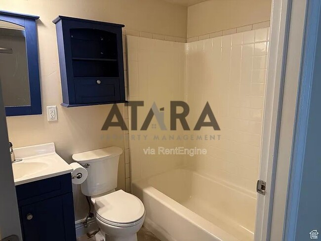 Building Photo - 941 Fremont Rd