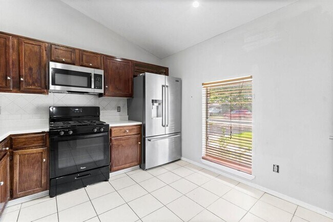 Building Photo - 313 Oxford Dr