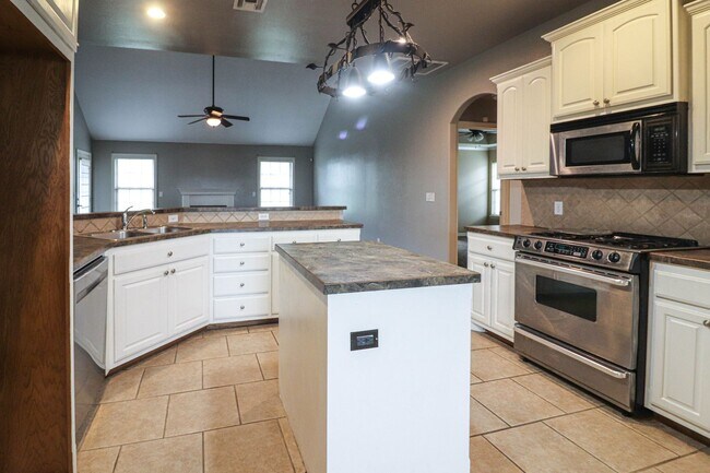 Building Photo - New vinyl plank in bedrooms, hall, new paint, new heat & air conditioning system 2025, large livi...