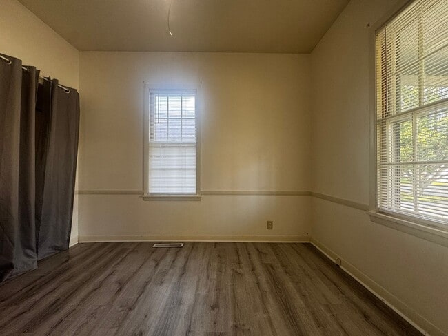 Building Photo - 309 N 17th St