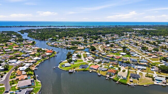 Building Photo - Waterfront beauty in Overbrook Gardens