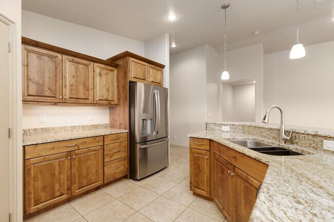 Building Photo - Single family with views and covered patio.