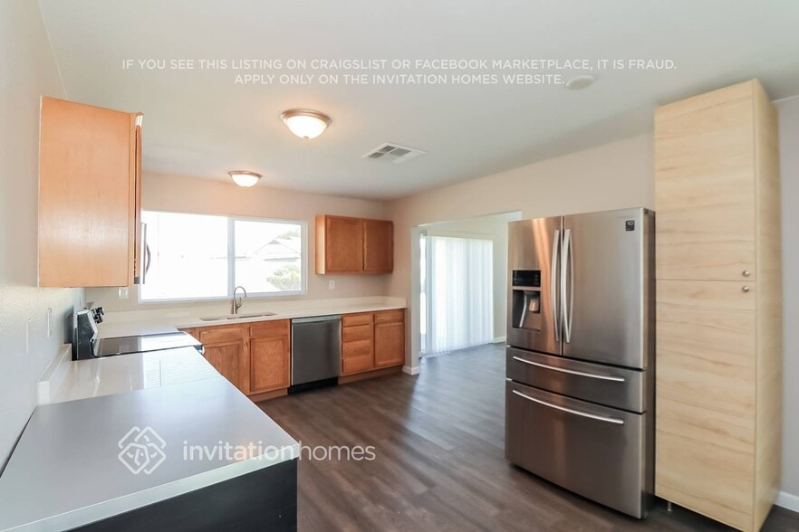 Building Photo - 10907 N 72nd Ave