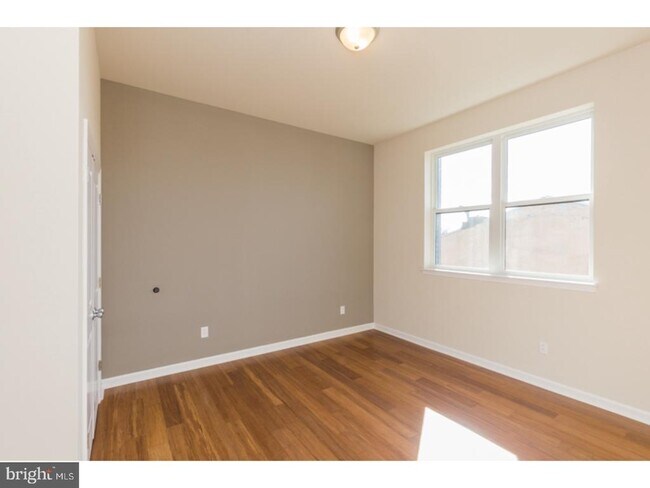 Building Photo - 2418 Frankford Ave