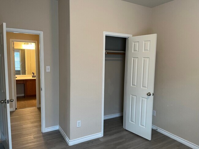 Building Photo - 209 Serenade Ln