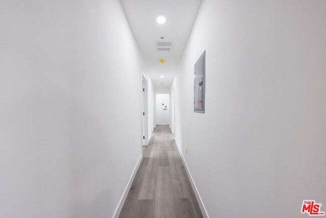 Building Photo - 1617 W 55th St