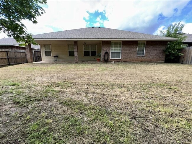 Building Photo - 1424 Teakwood Dr