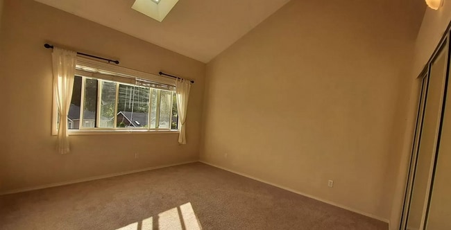 Building Photo - Stunning 2-Bedroom Condo with Panoramic Views in Gig Harbor