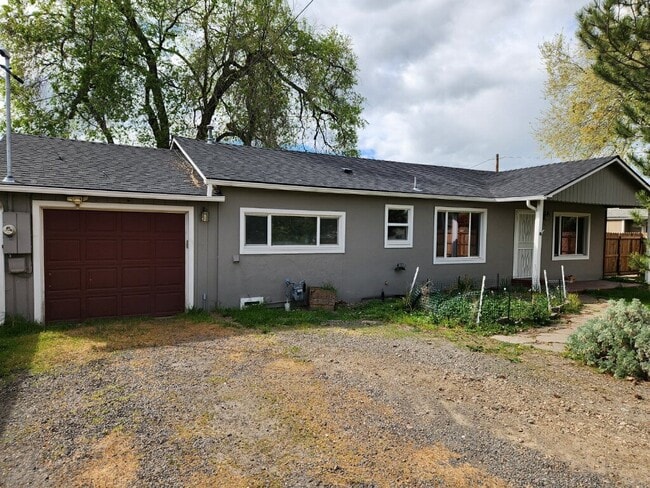 Building Photo - 2411 Crater Lake Ave