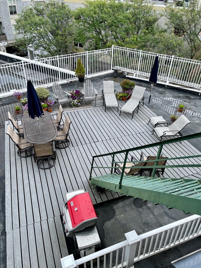 Shared rooftop deck - 88 Main St