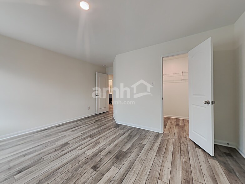 Building Photo - 1211 Treeta Trail