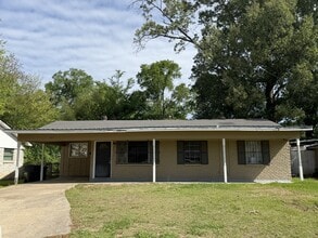 Building Photo - 617 Damaka Dr