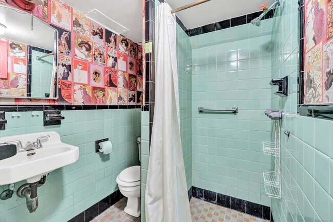 Building Photo - 124 Stiles St