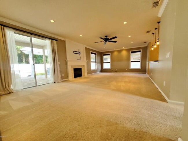 Building Photo - 2135 Thorn Hollow Ct