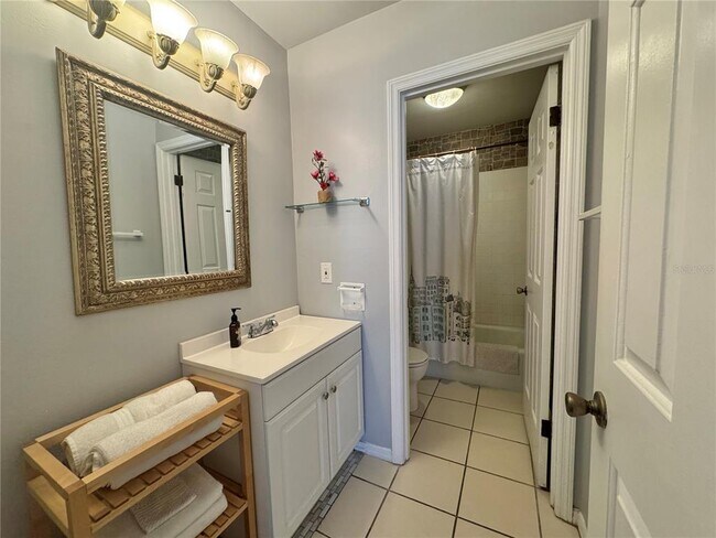 Building Photo - 1106 Villa Ln