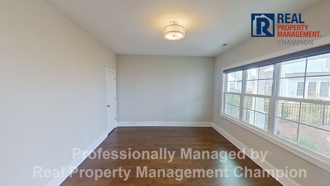 Building Photo - Spacious 4 BD Executive Home Loaded with U...