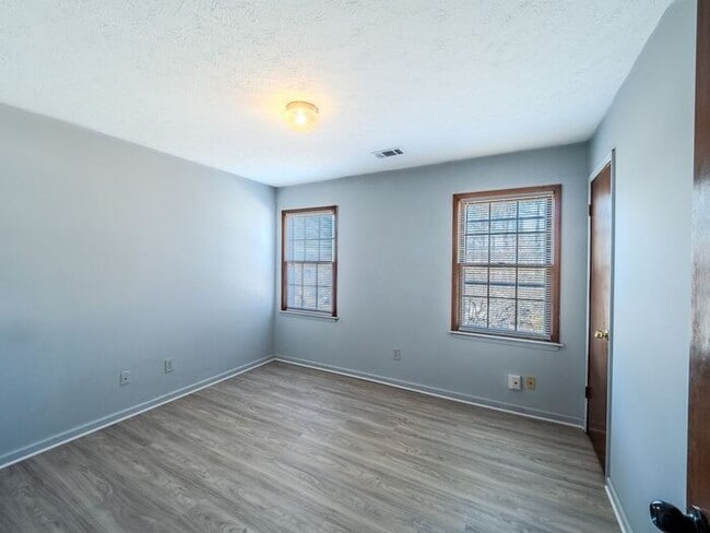 Building Photo - 1479 Millstream Trail NW