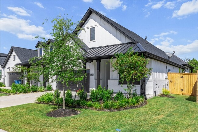 Building Photo - 15302 Spanish Ranchos Wy