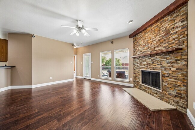 Building Photo - 9865 Tanglebrush Dr