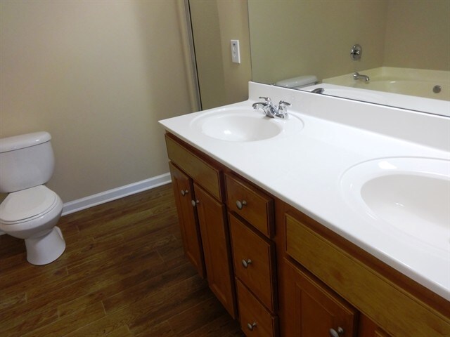 Building Photo - 1131 Moss Grove Dr