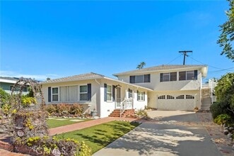 Building Photo - 1106 El Prado