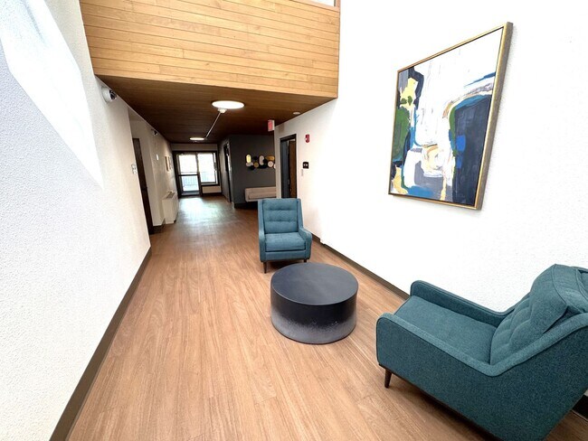 Building Photo - Cedarwood Condo For Rent! Underground Parking, Cable & Internet Included!