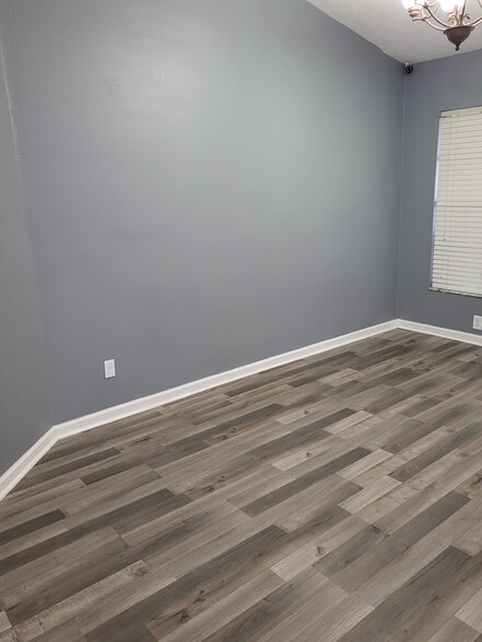 Building Photo - 2219 Groveland Dr