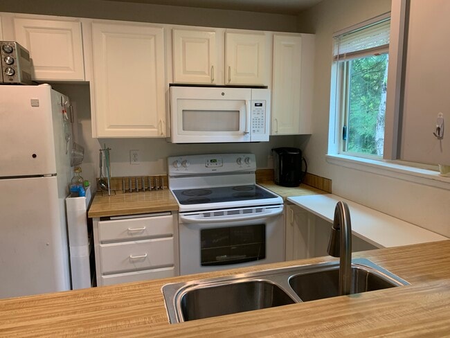 kitchen - 8112 145th Ct NE