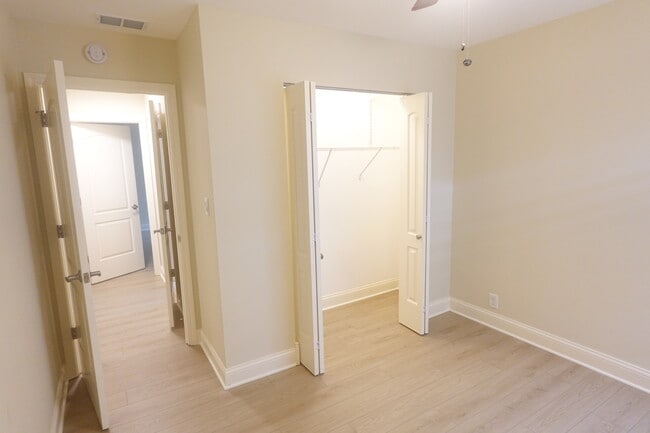 Building Photo - 3743 Country Club Ave