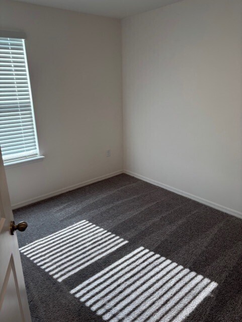 Building Photo - 3616 Majestic Dr